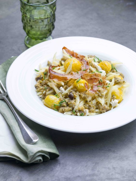 Savourez l'élégance des Trofie : une recette de pâtes à l'aubergine et à la pancetta