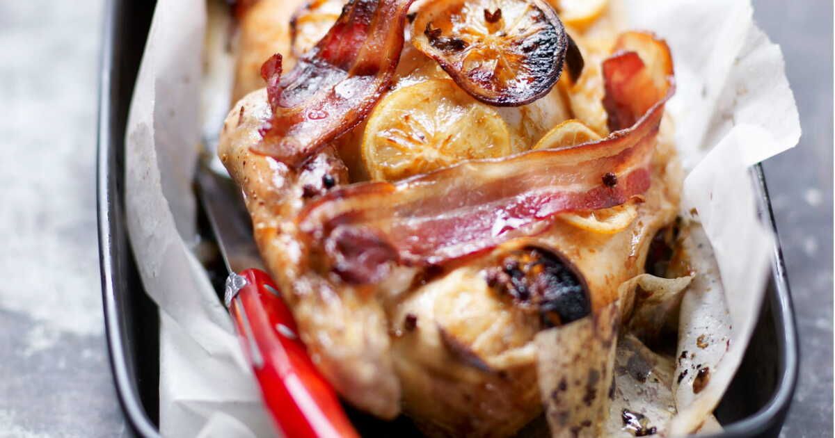 Le délice du poulet au citron et au lard fumé : une recette qui enchante les papilles