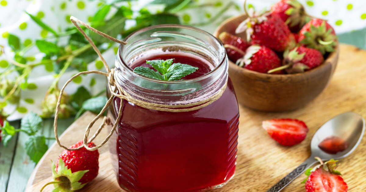 Pourquoi récupérer ses queues de fraise ? 3 recettes anti-gaspi et hyper faciles à réaliser !