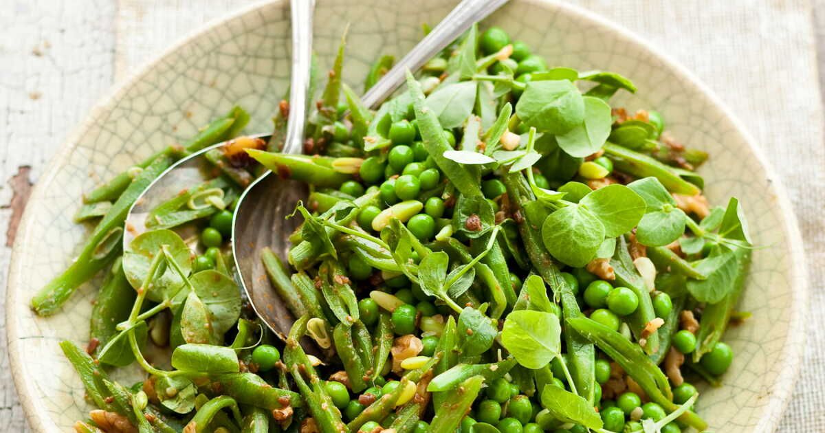 Une salade croquante et gourmande : mélange de noix et bacon