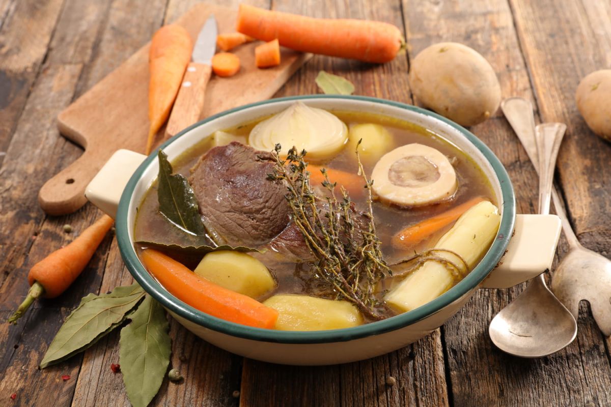 Un pot-au-feu tendre : l'astuce surprenante pour attendrir votre viande