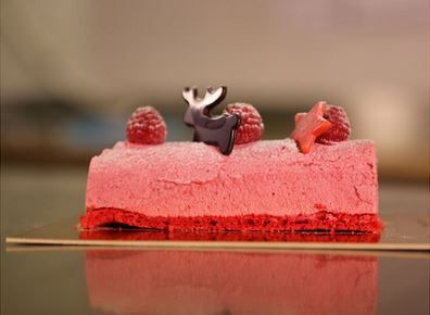 Recette filmée : la bûche de Noël à la framboise d'Arnaud Delmontel
