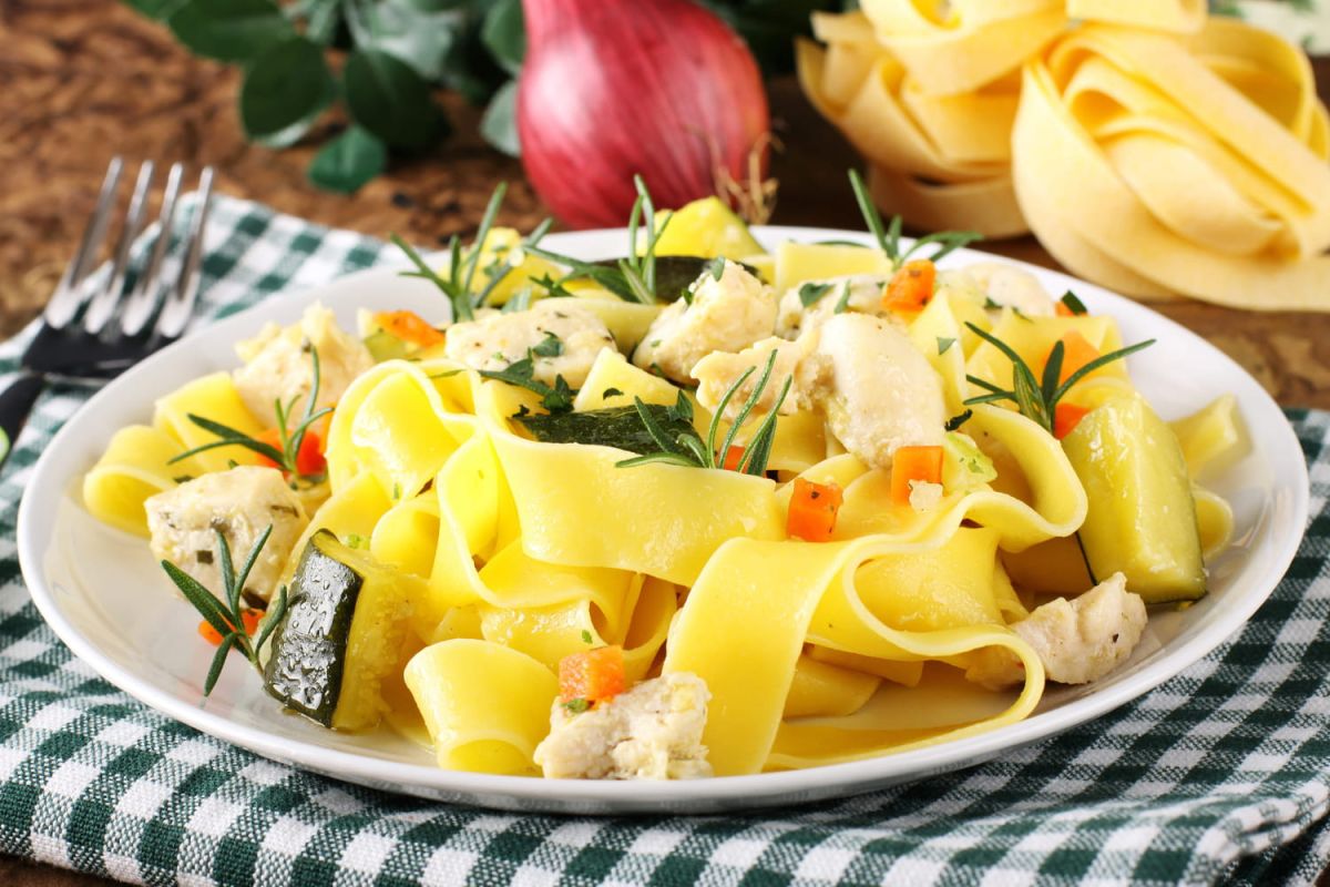 Une délicieuse recette de poisson blanc confit et linguine selon Cyril Lignac