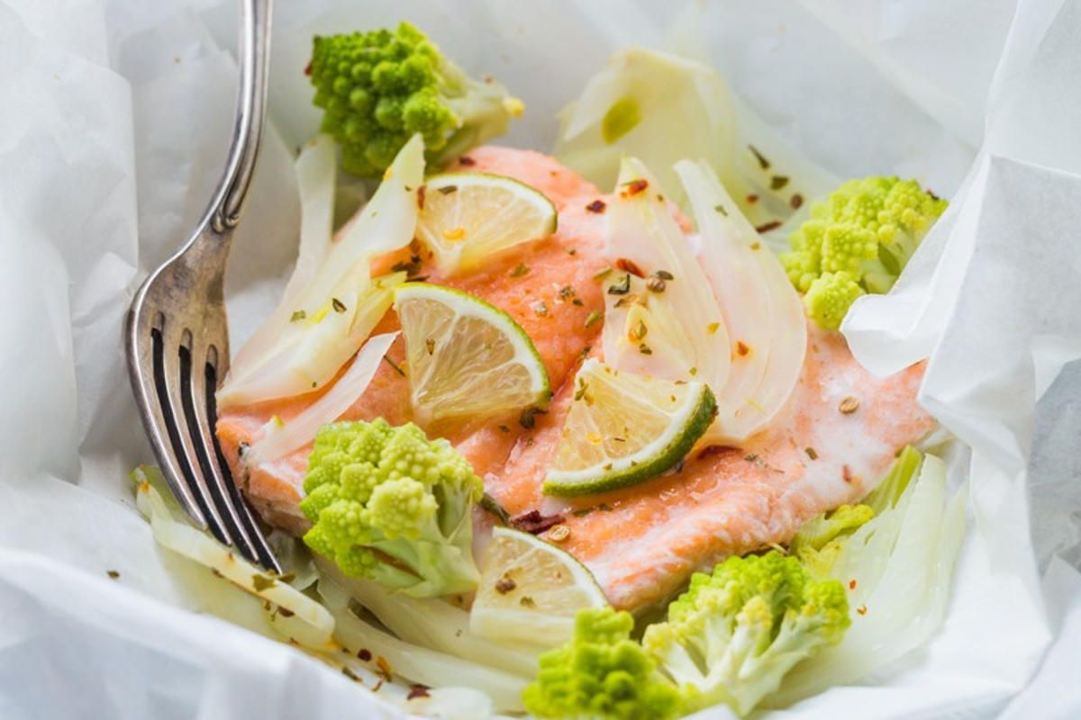 Papillote de truite au fenouil et chou romanesco