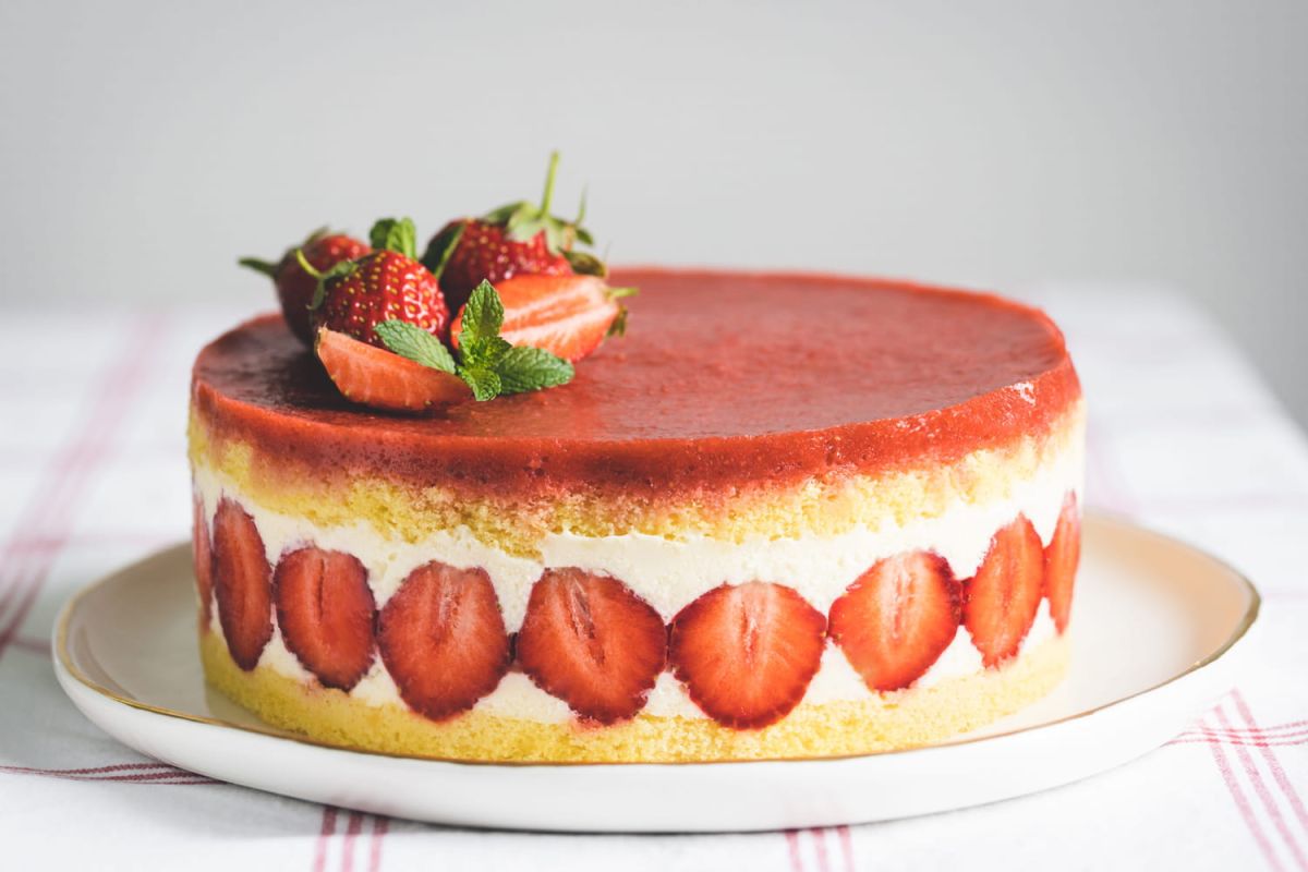 Fraisier : découvrez notre recette incontournable du dessert des Français
