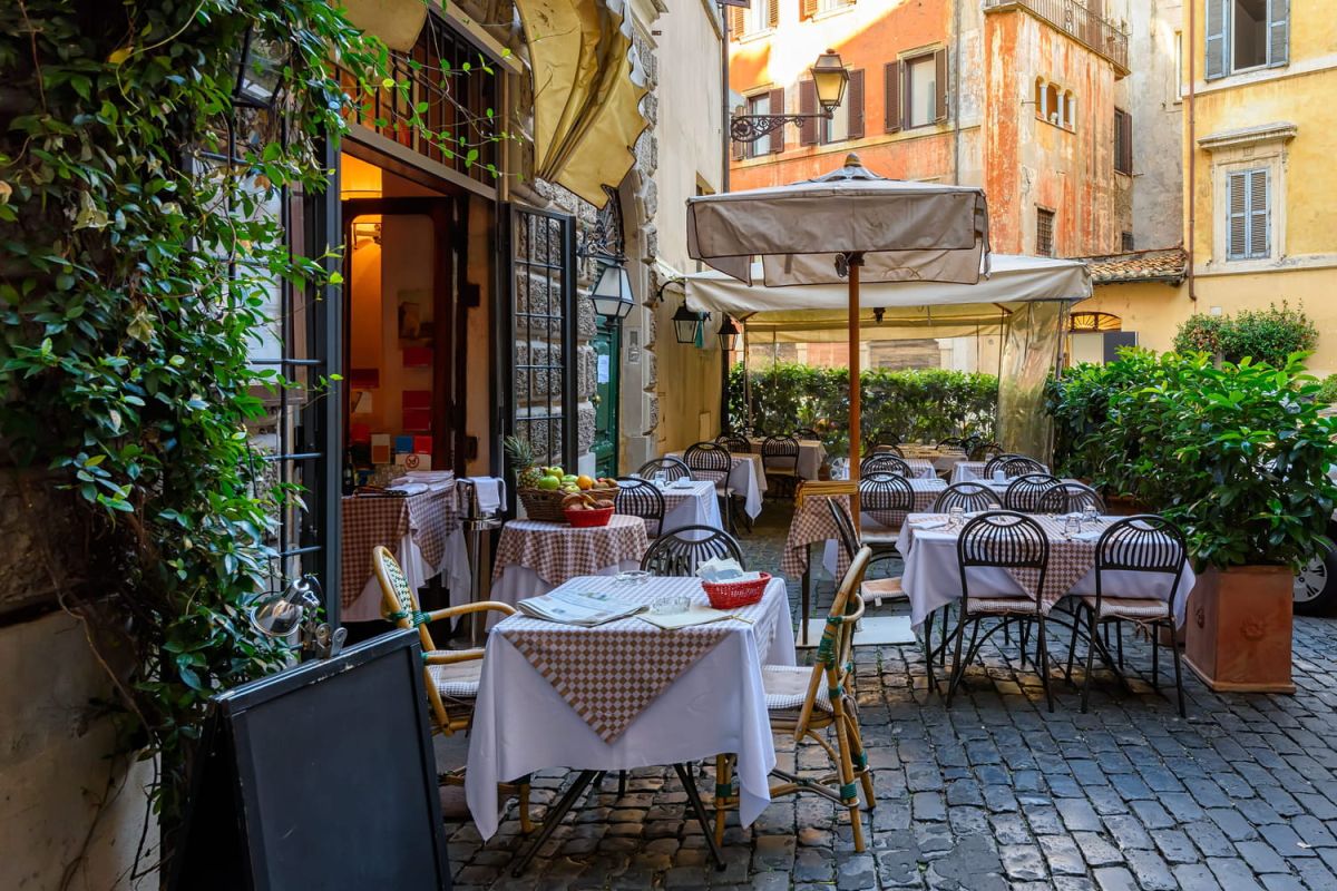 Découvrez le secret pour échapper aux restaurants piégeant les touristes