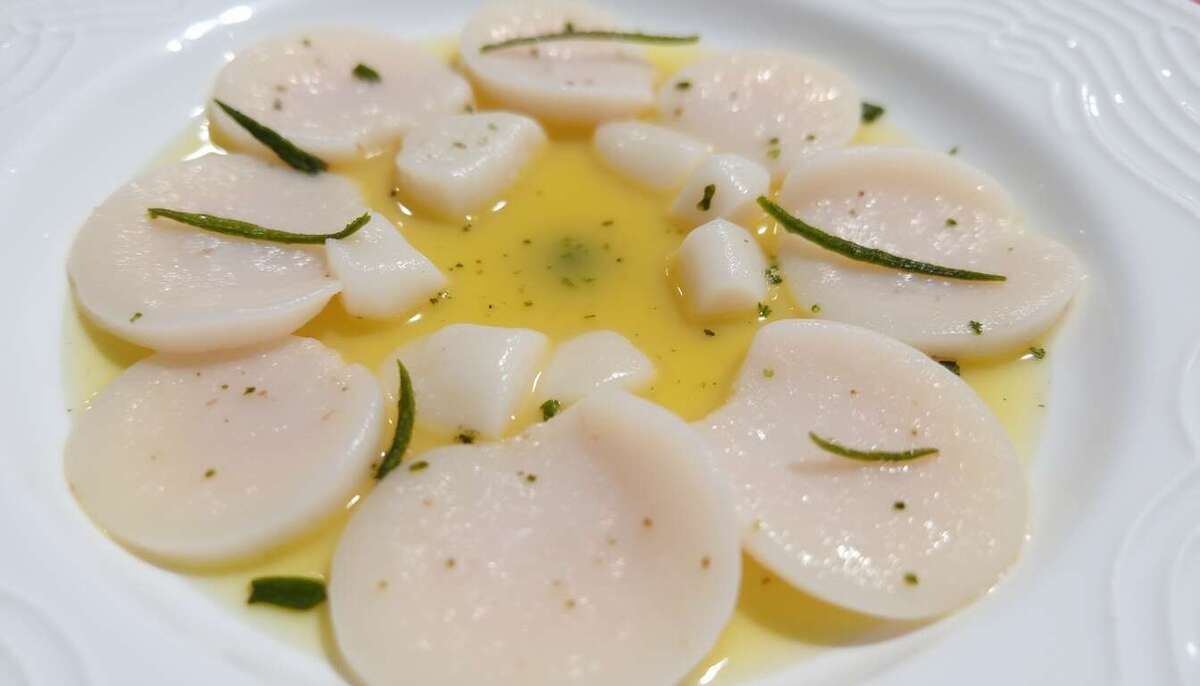 Une explosion de fraîcheur : tartare de saint-jacques au citron vert