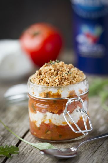 Un crumble savoureux de tomates et chèvre frais à la touche de La Baleine