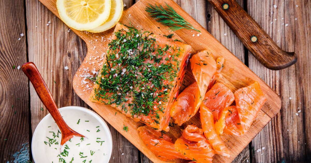 Saumon gravlax fait maison : la recette incontournable des cuisines nordiques