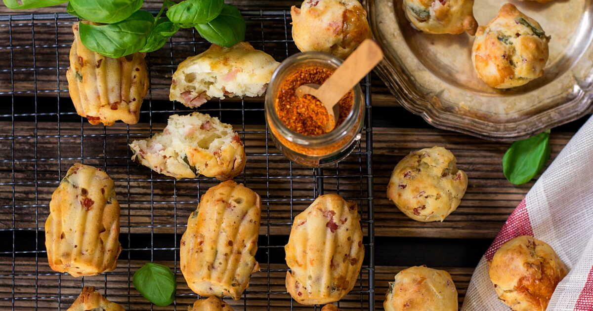 Des madeleines aux tomates séchées et fromage de chèvre pour un apéro festif