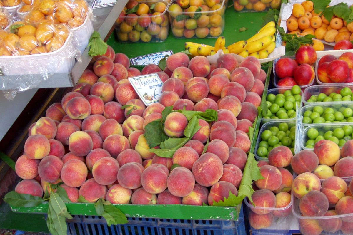 Découvrez la pêche plate, un délice sucré à ne pas manquer