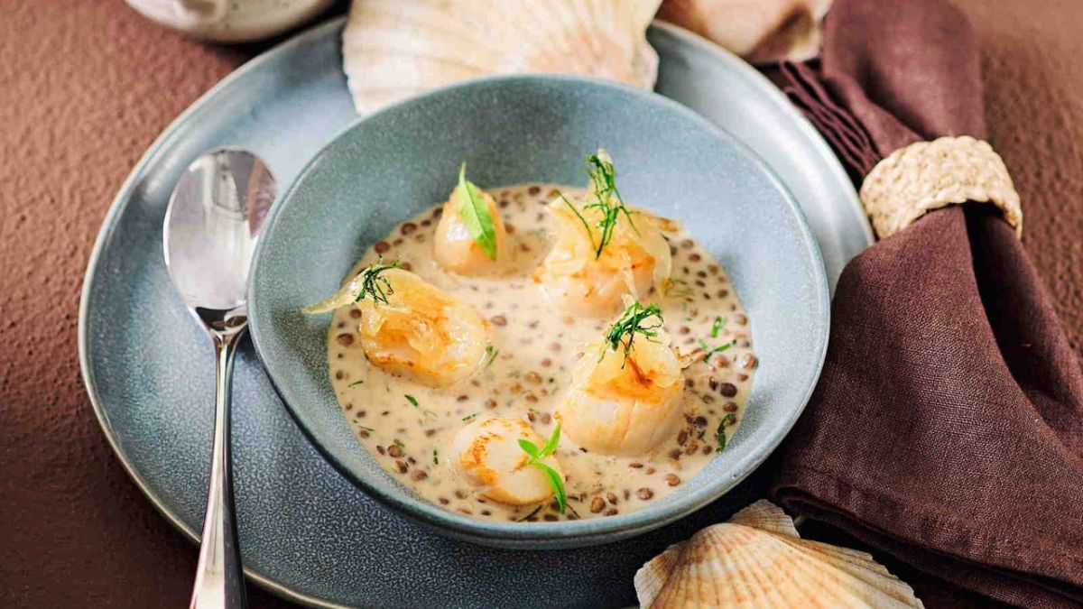 Saint-Jacques aux lentilles en sauce marsala et oignons aigres-doux