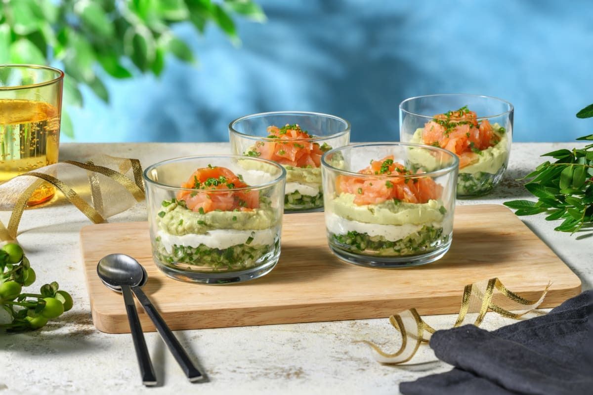 Découvrez la fraîcheur en verrines : salade de concombre, saumon et fromage frais
