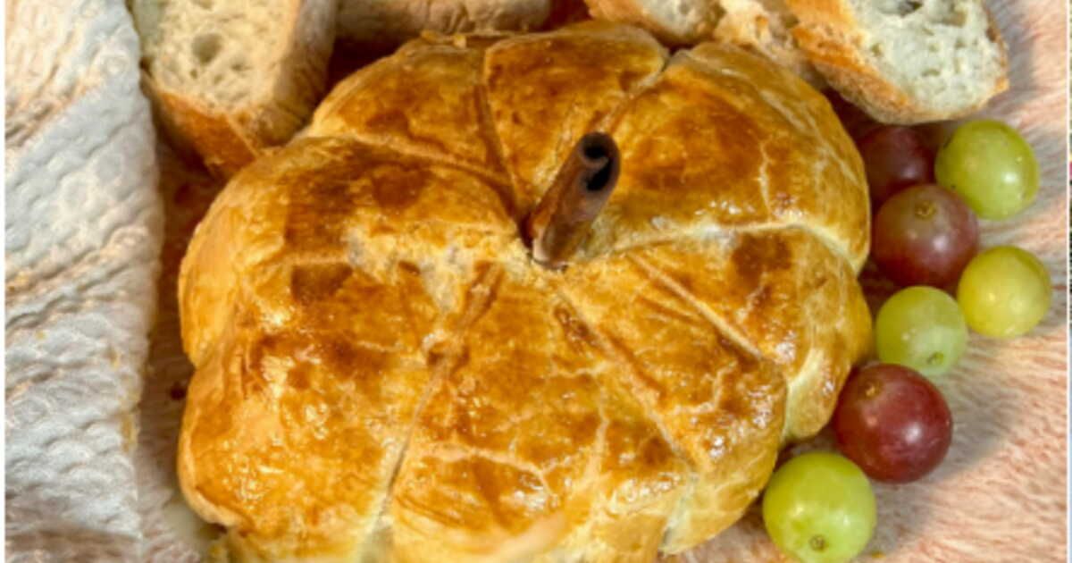 Un camembert feuilleté aux airs de citrouille pour Halloween