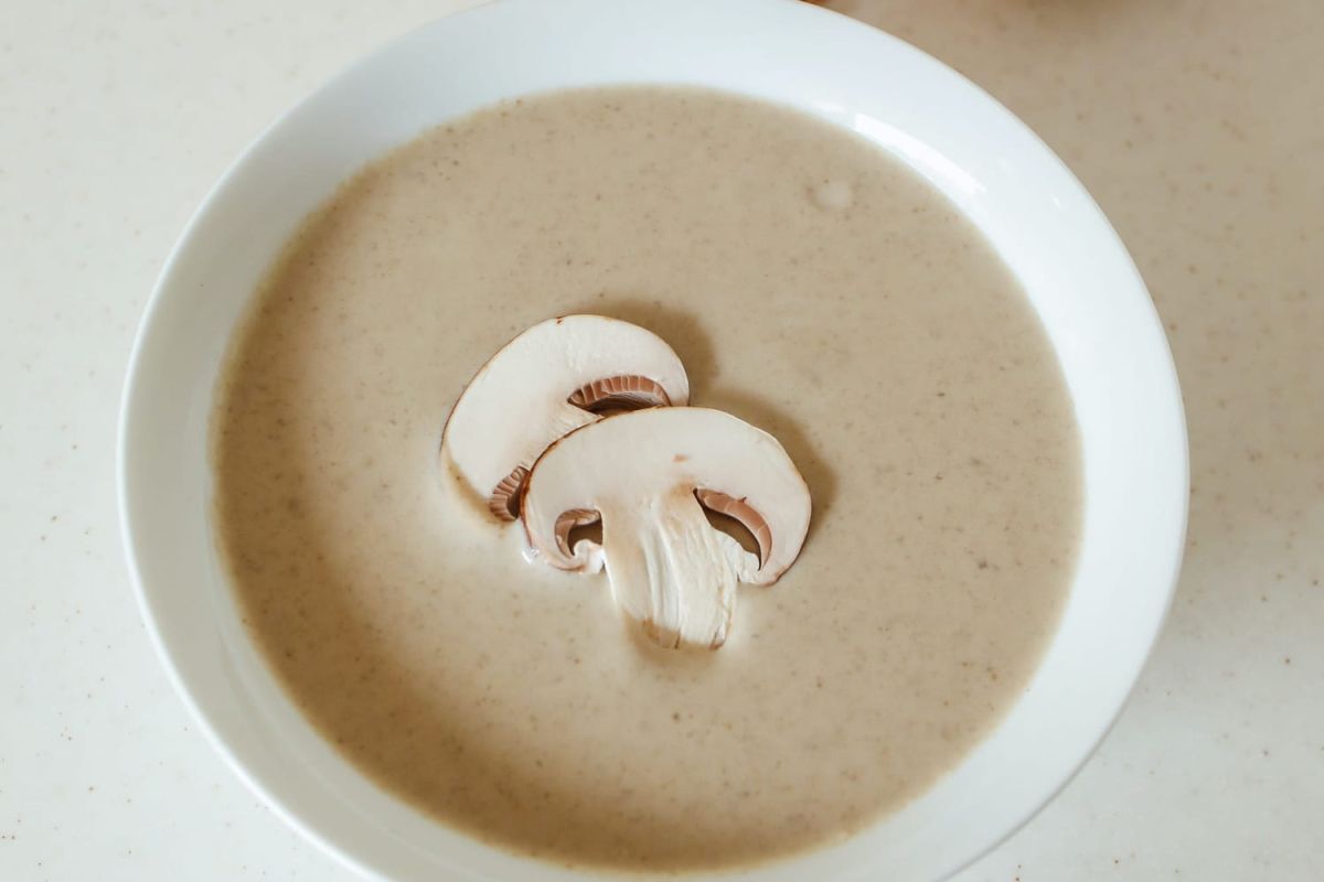 la soupe feuilletée aux champignons de cyril lignac : un plat qui impressionne sans se ruiner