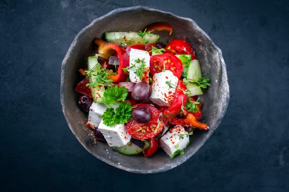 La vraie salade grecque de Laurent Mariotte : secrets et recettes pour un été savoureux