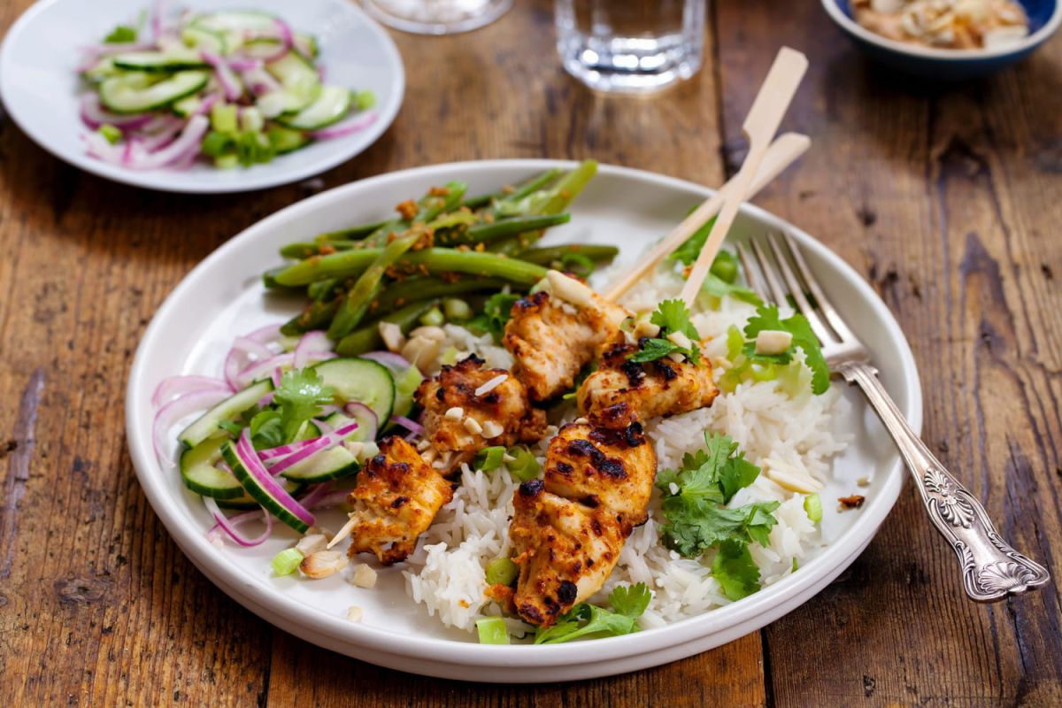 Un voyage culinaire : le poulet au saté de Cyril Lignac