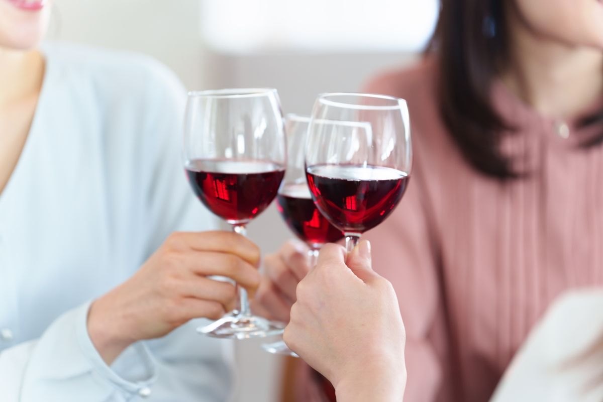 Un verre de vin rouge : un moindre mal pour la santé ?