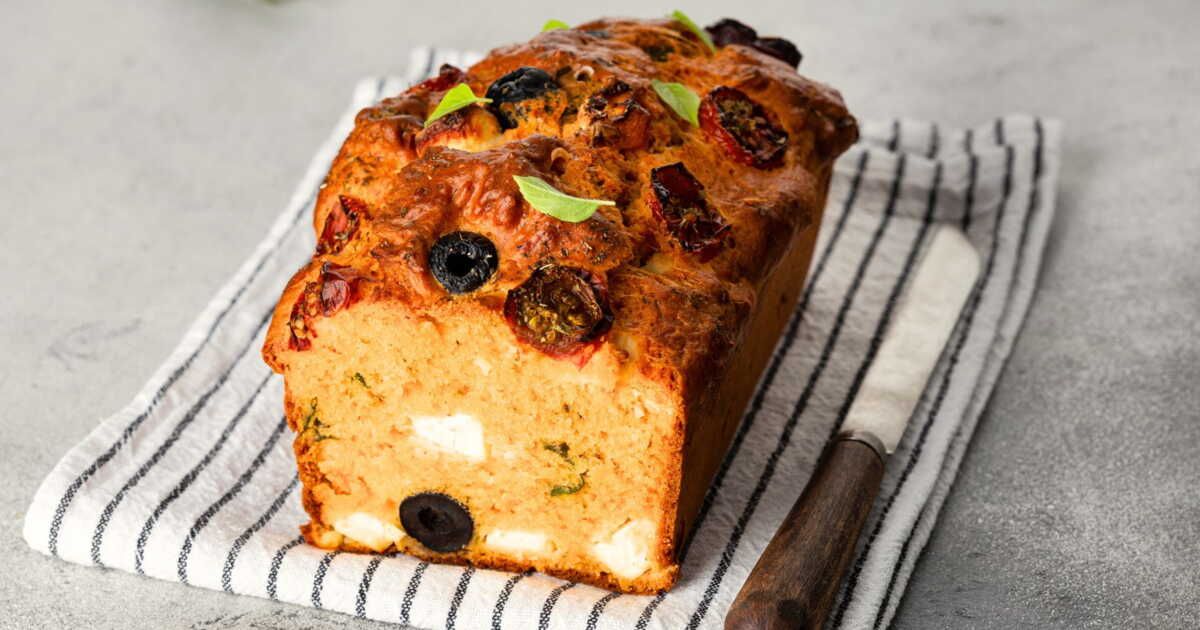 Le cake aux olives et à la feta, une touche méditerranéenne pour vos apéros