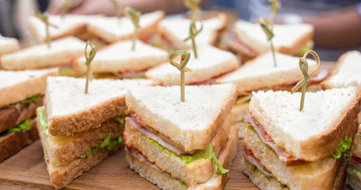 Des mini-sandwichs irrésistibles pour un apéro dînatoire réussi