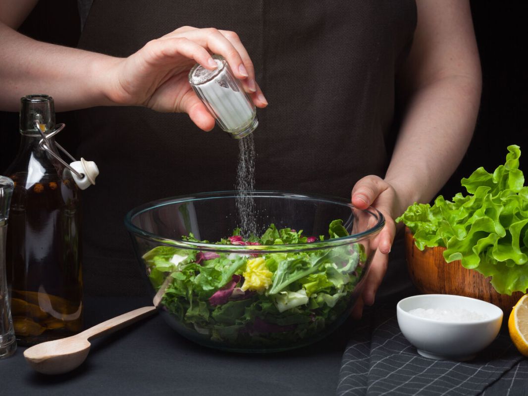 9 astuces astucieuses pour diminuer votre consommation de sel