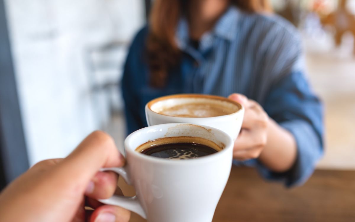 Ce que vos boissons quotidiennes révèlent sur la santé de vos cheveux