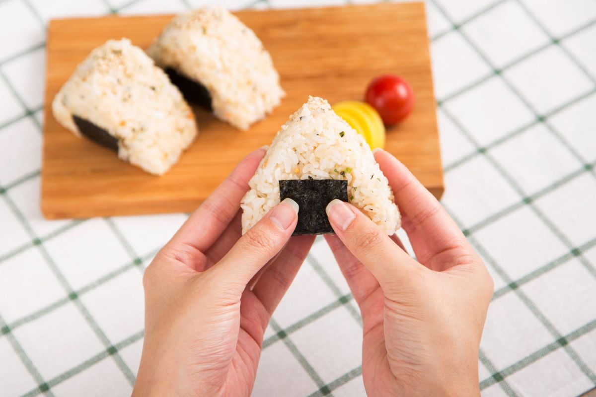 Transformez vos restes de riz en onigiri : une recette rapide et savoureuse