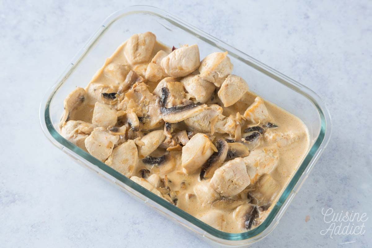 Savourez des pâtes au poulet, crème et champignons